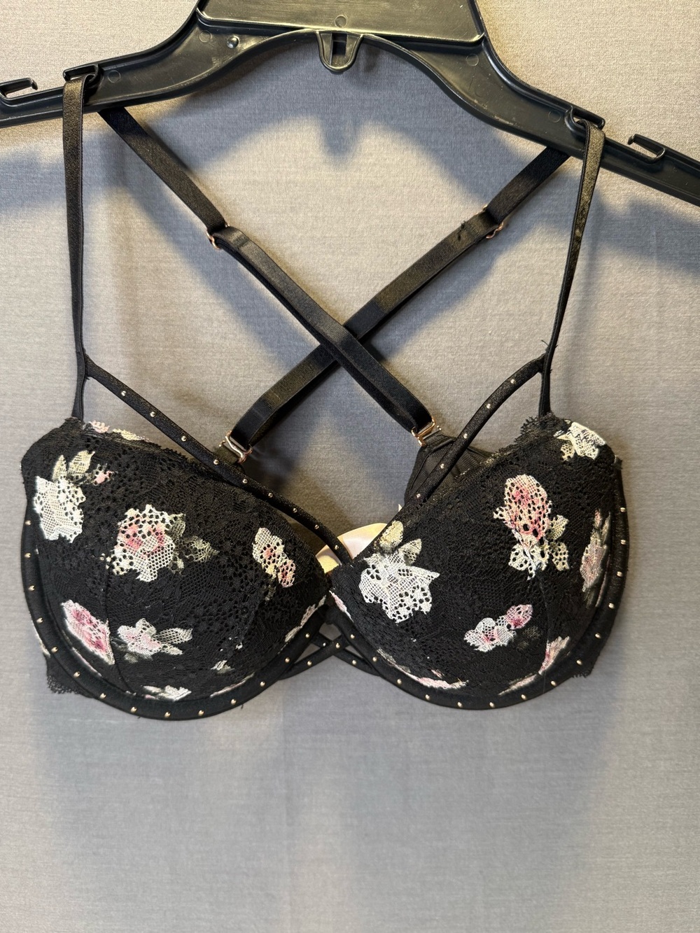 Victoria’s Secret PINK Black Floral Lace Push-Up Bra with Crisscross Straps 32D